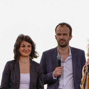 En effet, Sophie Chikirou travaille main dans la main avec Sophie de La Rochefoucauld, une actrice de la série "Plus belle la vie". 
Sophie de La Rochefoucauld - Jean-Luc Melenchon (candidat la France Insoumise) à l'élection présidentielle française en meeting à Marseille le 27 mars 2022. © Norbert Scanella/Panoramic/Bestimage