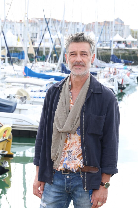 Stephane Blancafort au photocall de la série "Ici Tout Commence" lors de la 25ème édition du Festival de la fiction de la Rochelle, France, le 16 septembre 2023. © Denis Guignebourg/BestImage 