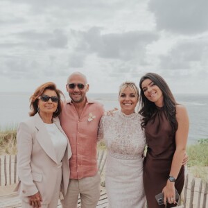 Une fête au cours de laquelle elle a bien sûr compté sur la présence de sa maman Dominique 
Photos du mariage de Sophie Tapie avec Baptiste Germain