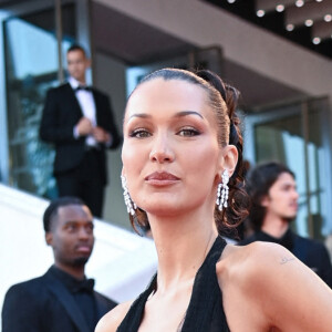 Bella Hadid assiste au tapis rouge de "L'Amour Ouf" au 77ème Festival de Cannes le 23 mai 2024 à Cannes. David Boyer/ABACAPRESS.COM