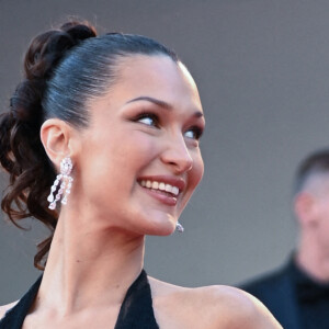 Bella Hadid assiste au tapis rouge de "L'Amour Ouf" au 77ème Festival de Cannes le 23 mai 2024 à Cannes. David Boyer/ABACAPRESS.COM