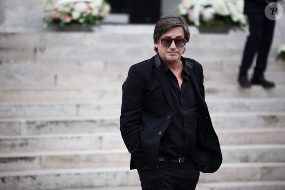 Thomas Dutronc se rend à la cérémonie d'enterrement de la chanteuse française Françoise Hardy au crématorium du Père Lachaise à Paris, France, le 20 juin 2024. Raphaël Lafargue/ABACAPRESS.COM