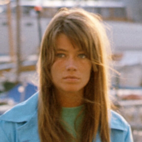 Françoise Hardy pose en plein air, 1968. Mondadori Portfolio via ZUMA Press /ABACAPRESS.COM