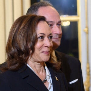 Kamala Harris, vice-présidente des Etats-Unis, son mari Douglas Emhoff - Dîner des chefs d'Etats et de Gouvernements, des chefs des Organisations internationales, des acteurs du numérique ainsi que des partenaires du Forum au palais de l'Elysée à Paris. Le 11 novembre 2021 © Stéphane Lemouton / Bestimage 