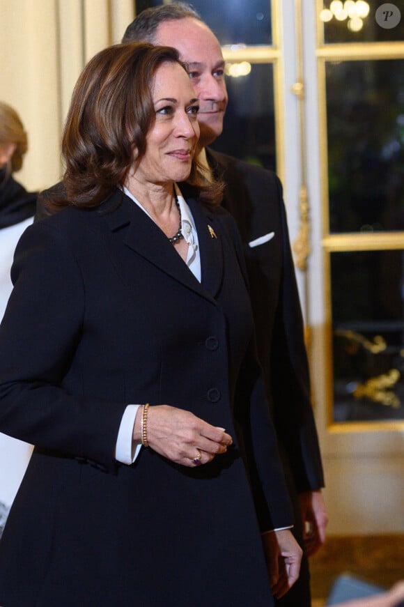 Kamala Harris, vice-présidente des Etats-Unis, son mari Douglas Emhoff - Dîner des chefs d'Etats et de Gouvernements, des chefs des Organisations internationales, des acteurs du numérique ainsi que des partenaires du Forum au palais de l'Elysée à Paris. Le 11 novembre 2021 © Stéphane Lemouton / Bestimage 