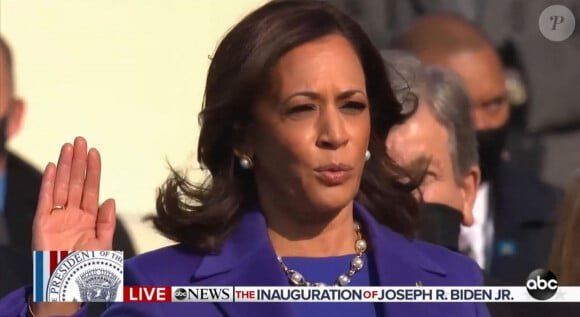 Elle est la première femme noire a occuper ce poste outre-Altantique
Kamala Harris, accompagnée de son mari Douglas Emhoff, prête serment en tant que vice-présidente des Etats-Unis, lors de la cérémonie d'investiture du 46 ème président, J. Biden à Washington, le 20 janvier 2021. 