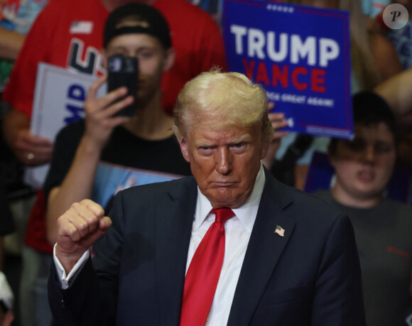 Donald Trump et son colistier JD Vance en meeting à Grand Rapids dans le Michigan. 