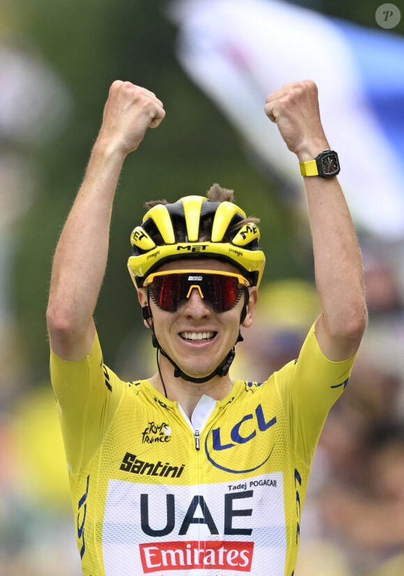 Le maillot jaune Tadej Pogacar remporte la 19ème étape du Tour De France 2024 (Isola 2000).