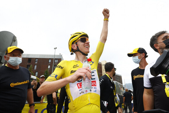 "On est là pour gagner mais le plus important c'est d'être en bonne santé", résume-t-il
 
Le maillot jaune Tadej Pogacar remporte la 19ème étape du Tour De France 2024 (Isola 2000).