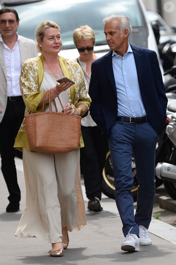 Et puis, il y a eu cette révélation il y a peu : la cuisinière d'origine italienne a annoncé sa séparation avec le fils de Jean-Paul Belmondo lors d'un entretien accordé à Paris Match.
Paul Belmondo et sa femme Luana - Mariage de Claude Lelouch à la mairie du 18ème à Paris. Le 17 juin 2023