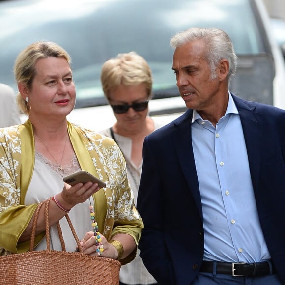 Et puis, il y a eu cette révélation il y a peu : la cuisinière d'origine italienne a annoncé sa séparation avec le fils de Jean-Paul Belmondo lors d'un entretien accordé à Paris Match.
Paul Belmondo et sa femme Luana - Mariage de Claude Lelouch à la mairie du 18ème à Paris. Le 17 juin 2023