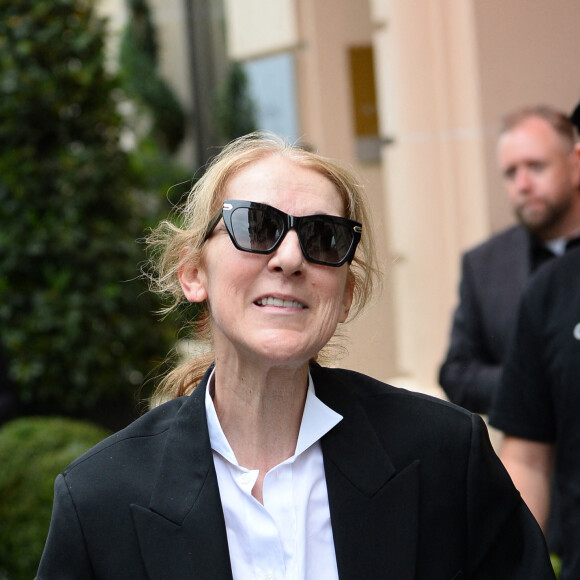 Céline Dion, accompagnée de son fils René-Charles Angélil, arrive à l'hôtel Royal Monceau à Paris avant l'ouverture des JO (Jeux Olympiques) Paris 2024 le 23 juillet 2024. La chanteuse devrait être présente à la cérémonie d'ouverture des Jeux olympiques Paris 2024, ce vendredi 26 juillet 2024.