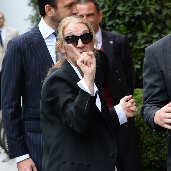 Céline Dion, accompagnée de son fils René-Charles Angélil, arrive à l'hôtel Royal Monceau à Paris avant l'ouverture des JO (Jeux Olympiques) Paris 2024 le 23 juillet 2024. La chanteuse devrait être présente à la cérémonie d'ouverture des Jeux olympiques Paris 2024, ce vendredi 26 juillet 2024.