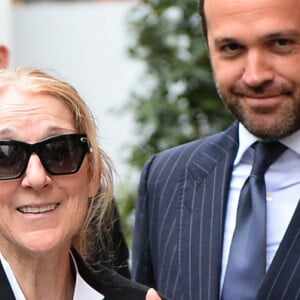 Céline Dion, accompagnée de son fils René-Charles Angélil, arrive à l'hôtel Royal Monceau à Paris avant l'ouverture des JO (Jeux Olympiques) Paris 2024 le 23 juillet 2024. La chanteuse devrait être présente à la cérémonie d'ouverture des Jeux olympiques Paris 2024, ce vendredi 26 juillet 2024.