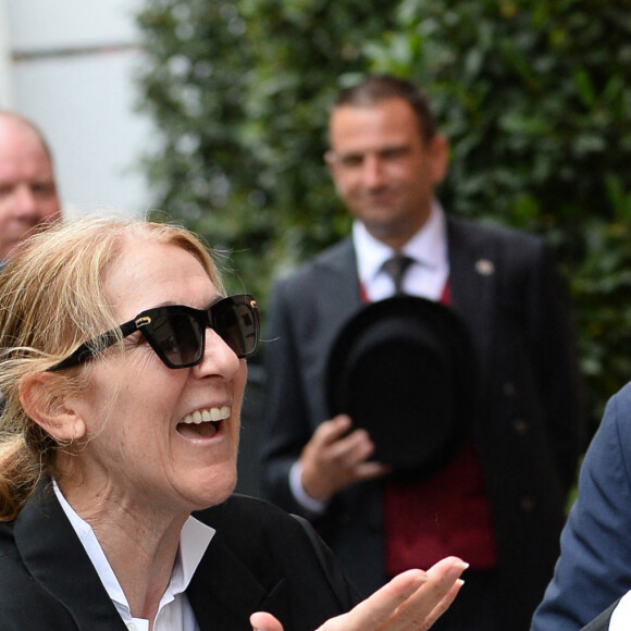 Céline Dion, accompagnée de son fils René-Charles Angélil, arrive à l'hôtel Royal Monceau à Paris avant l'ouverture des JO (Jeux Olympiques) Paris 2024 le 23 juillet 2024. La chanteuse devrait être présente à la cérémonie d'ouverture des Jeux olympiques Paris 2024, ce vendredi 26 juillet 2024.