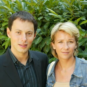 Il s'agit d'Ariane Massenet avec qui il a travaillé pendant 4 ans.
Archives - Marc-Olivier Fogiel et Ariane Massenet lors de la conférence de presse de France 2, le 1er septembre 2003. © Frédéric Piau/Bestimage