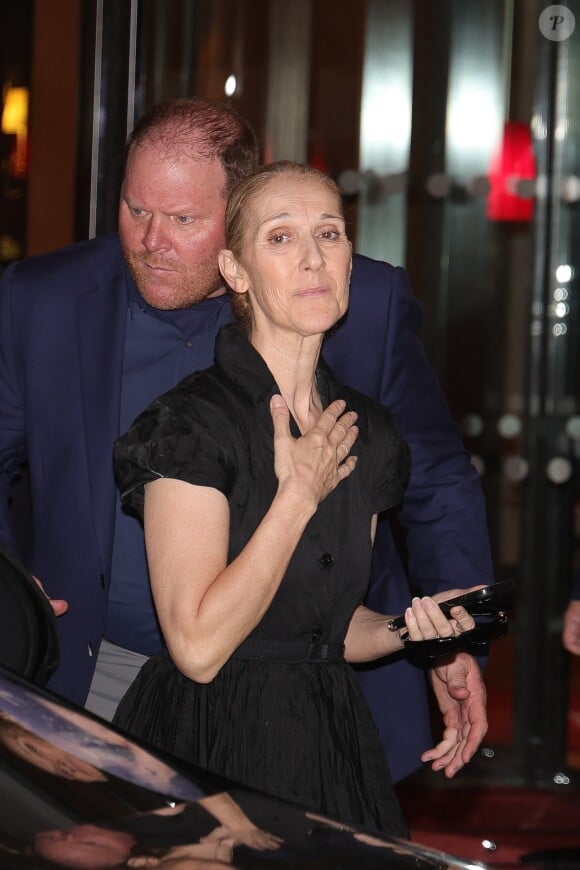 Céline Dion à son arrivée à l'hôtel à Paris, le mercredi 24 juillet.