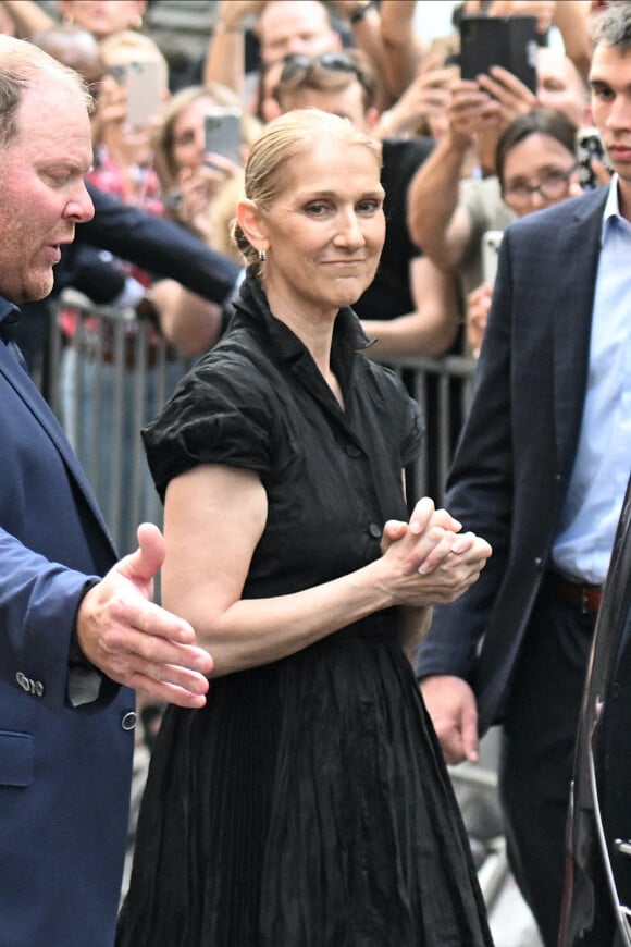 Céline Dion à la sortie de l'hôtel Royal Monceau à Paris avant l'ouverture des Jeux Olympiques (JO) de Paris 2024, à Paris, France, le 24 juillet 2024.