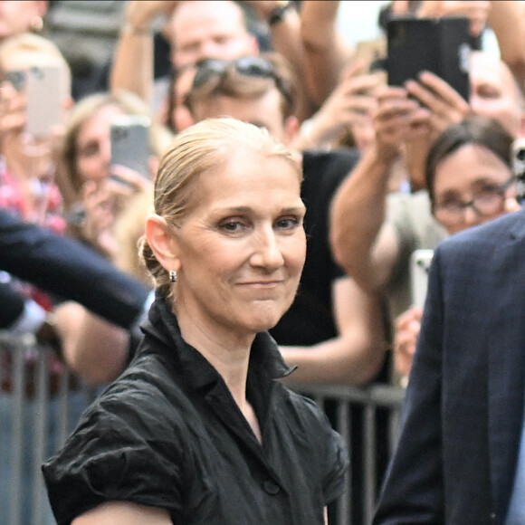 Céline Dion à la sortie de l'hôtel Royal Monceau à Paris avant l'ouverture des Jeux Olympiques (JO) de Paris 2024, à Paris, France, le 24 juillet 2024.