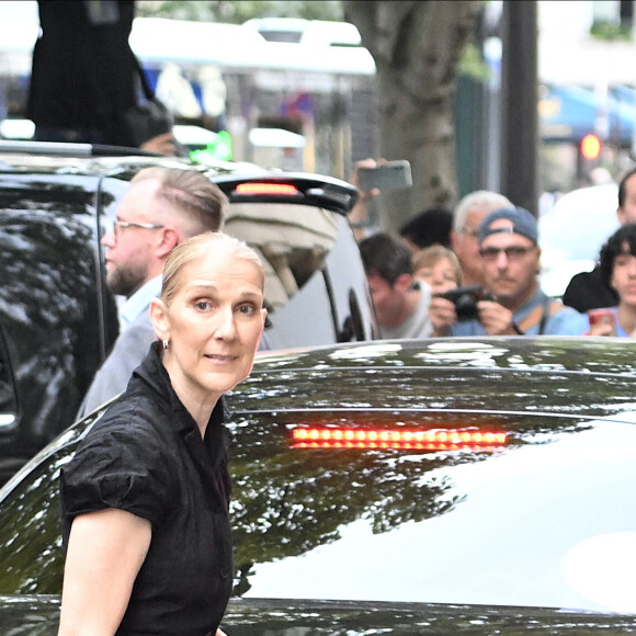 Céline Dion à la sortie de l'hôtel Royal Monceau à Paris avant l'ouverture des Jeux Olympiques (JO) de Paris 2024, à Paris, France, le 24 juillet 2024.
