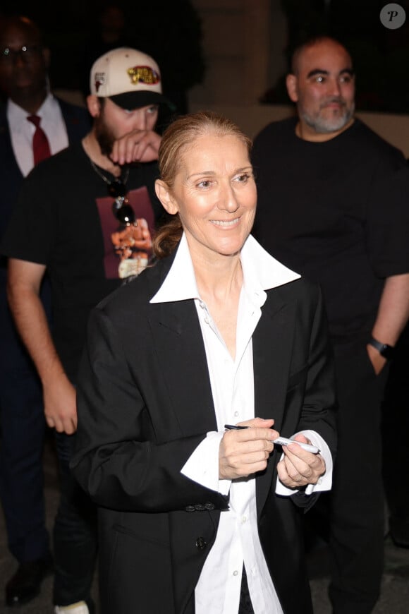 Céline Dion à son arrivée à l'hôtel à Paris, le mercredi 24 juillet.