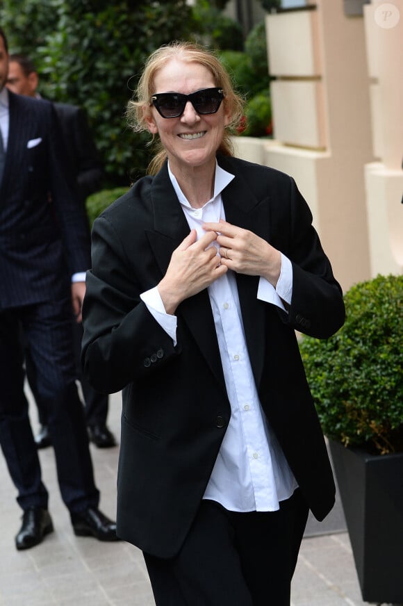 Céline Dion arrive à l'hôtel Royal Monceau à Paris avant l'ouverture des JO (Jeux Olympiques) Paris 2024 le 23 juillet 2024. La chanteuse devrait être présente à la cérémonie d’ouverture des Jeux olympiques Paris 2024, ce vendredi 26 juillet 2024