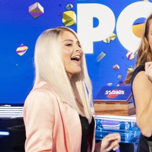 Kelly Vedovelli et Tiffany Bonvoisin dans l'émission "Touche Pas à Mon Poste (TPMP)", diffusée sur C8 en Direct le 12 novembre 2020 avec un public virtuel