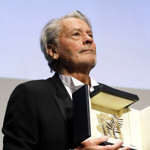 Après la saisie fin février de soixante-douze armes à feu au domicile d'Alain Delon 
Alain Delon - Remise de la Palme d'Honneur à Alain Delon lors du 72ème Festival International du Film de Cannes. On may 19th 2019 © Jacovides-Moreau / Bestimage 