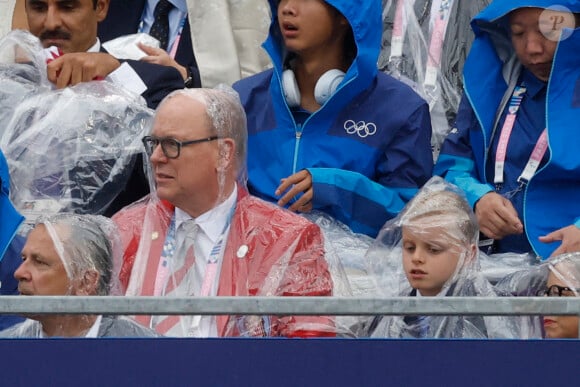 Les jumeaux Jacques et Gabriella Grimaldi étaient eux-aussi très chic pour l'occasion, le petit garçon de 9 ans et demi a même opté pour un costume-cravate bleu
Le prince Albert II de Monaco - Cérémonie d'ouverture des Jeux Olympique (JO) de Paris 2024 le 26 juillet 2024