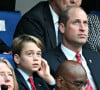 Lors de plusieurs événements, le frère de Louis et Charlotte s'est ainsi habillé de la même manière que son papa
Le prince William, prince de Galles et son fils le prince George assistent au quart de finale entre le Pays de Galles et l'Argentine à Marseille lors de la Coupe du monde de Rugby 2023 le 14 octobre 2023. © Bruno Bebert / Bestimage 