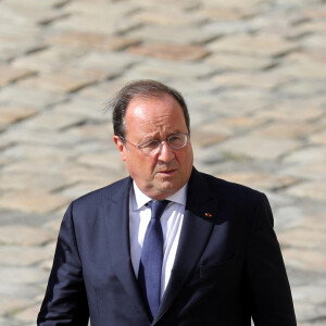 François Hollande et sa compagne Julie Gayet lors de la cérémonie d'hommage national à Jean-Paul Belmondo à l'Hôtel des Invalides à Paris, France, le 9 septembre 2021. © Dominique Jacovides/Bestimage 