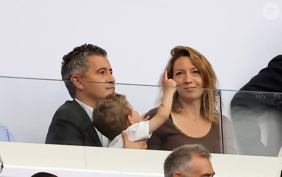 Gérald Darmanin accompagné de sa femme Rose-Marie Devillers et de leur enfant assistent à la Final de Rugby à 7 opposant la France aux Fidji lors des Jeux Olympiques de Paris 2024 (JO) au Stade de France à Saint-Denis, Seine Saint-Denis, France, le 27 juillet 2024. © Jacovides-Perusseau/Bestimage 