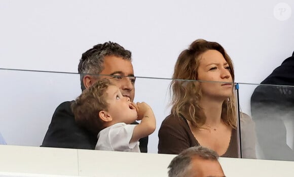 Gérald Darmanin accompagné de sa femme Rose-Marie Devillers et de leur enfant assistent à la Final de Rugby à 7 opposant la France aux Fidji lors des Jeux Olympiques de Paris 2024 (JO) au Stade de France à Saint-Denis, Seine Saint-Denis, France, le 27 juillet 2024. © Jacovides-Perusseau/Bestimage 