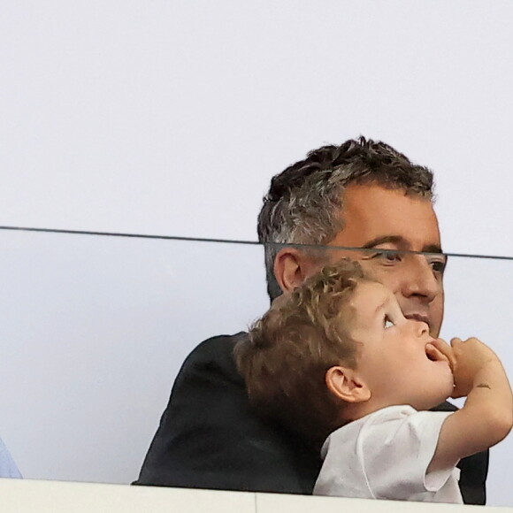 Gérald Darmanin accompagné de sa femme Rose-Marie Devillers et de leur enfant assistent à la Final de Rugby à 7 opposant la France aux Fidji lors des Jeux Olympiques de Paris 2024 (JO) au Stade de France à Saint-Denis, Seine Saint-Denis, France, le 27 juillet 2024. © Jacovides-Perusseau/Bestimage 