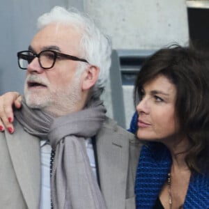 Pascal Praud et sa compagne Catherine dans les tribunes du match de football de la Coupe de France "Nantes vs Toulouse" au Stade de France à Paris. Le 29 avril 2023 © Cyril Moreau / Bestimage