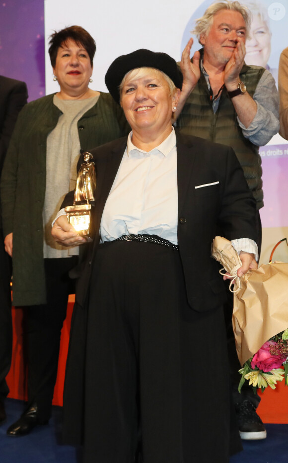 Mimie Mathy reçoit le Pyrénées d'honneur pour son rôle dans "Joséphine, ange gardien". Elle a reçu en cadeau le scénario du tout premier épisode de "Josephine ange gardien" en présence d'Annie Grégorio, Christian Rauth lors de la cérémonie de clôture du 22ème Festival des créations télévisuelles de Luchon, France, le 8 février 2020. © Patrick Bernard/Bestimage