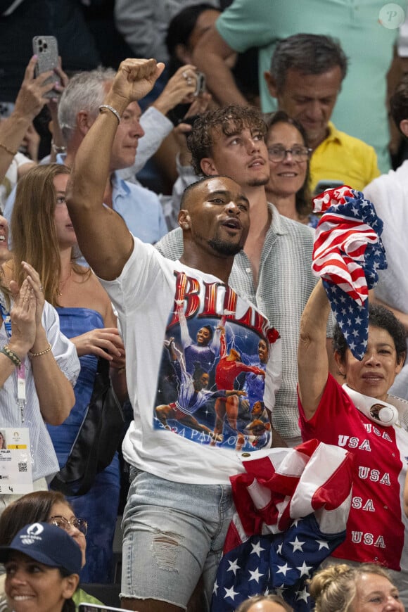 Son mari Jonathan Owens, Nellie Biles (la mere de Simone Biles) acclament leur fille - Célébrités assistent aux épreuves de gymnastique lors des Jeux Olympiques de Paris 2024 (JO) au Palais omnisports Bercy Arena, à Paris, France, le 30 juillet 2024. © Jacovides-Perusseau/Bestimage