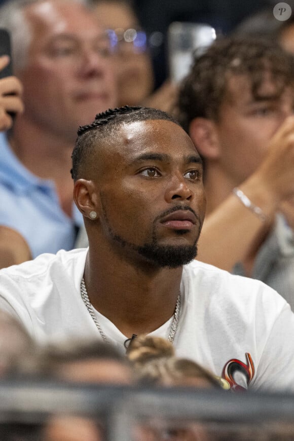 Jonathan Owens ( mari de Simone Biles) assiste aux épreuves de gymnastique lors des Jeux Olympiques de Paris 2024 (JO) au Palais omnisports Bercy Arena, à Paris, France, le 30 juillet 2024. © Jacovides-Perusseau/Bestimage