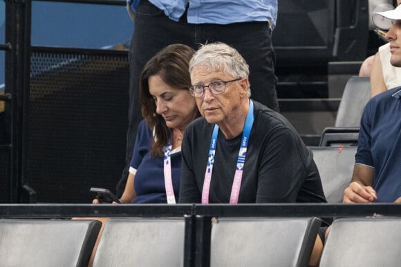 Bill Gates et son amie Paula Hurd assistent aux épreuves de gymnastique lors des Jeux Olympiques de Paris 2024 (JO) au Palais omnisports Bercy Arena, à Paris, France, le 30 juillet 2024. © Jacovides-Perusseau/Bestimage