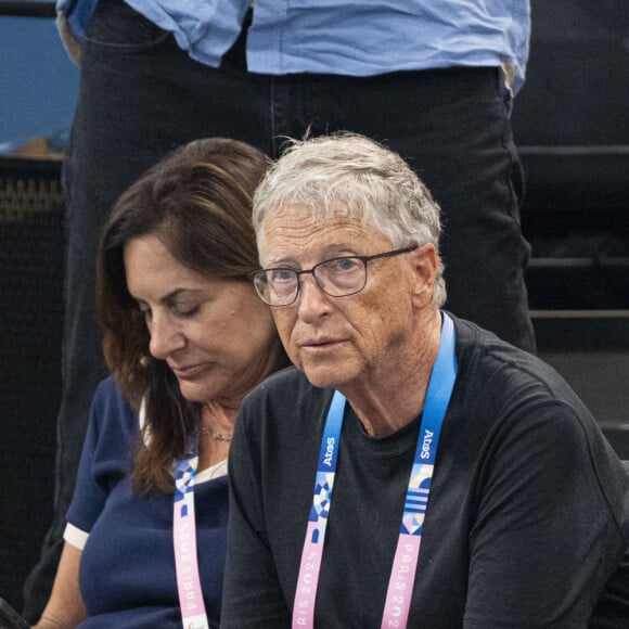 Bill Gates et son amie Paula Hurd assistent aux épreuves de gymnastique lors des Jeux Olympiques de Paris 2024 (JO) au Palais omnisports Bercy Arena, à Paris, France, le 30 juillet 2024. © Jacovides-Perusseau/Bestimage