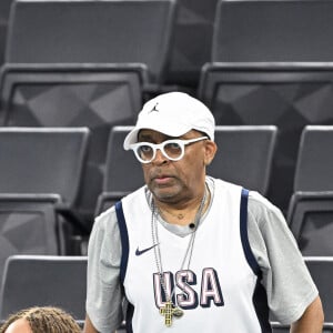 Spike Lee en famille avec sa femme et sa fille ( Tonya Lewis Lee et Satchel Lee) assistent aux épreuves de gymnastique lors des Jeux Olympiques de Paris 2024 (JO) au Palais omnisports Bercy Arena, à Paris, France, le 30 juillet 2024. © Jacovides-Perusseau/Bestimage