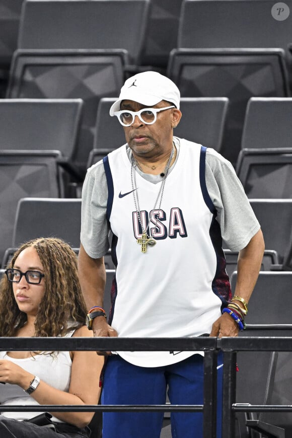 Spike Lee en famille avec sa femme et sa fille ( Tonya Lewis Lee et Satchel Lee) assistent aux épreuves de gymnastique lors des Jeux Olympiques de Paris 2024 (JO) au Palais omnisports Bercy Arena, à Paris, France, le 30 juillet 2024. © Jacovides-Perusseau/Bestimage