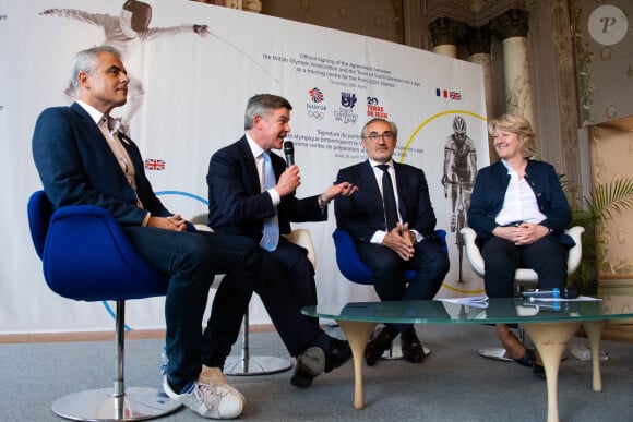 Arnaud Pericard ( Maire de Saint Germain en Laye ) - Sir Hugh Robertson ( President de Team GB ) - Brigitte Henriques ( president COSF ) - Jean Philippe Gatien ( directeur executif Sports de Paris 2024 ) - lors de la signature du partenariat entre le Comité olympique britannique et la Ville de Saint-Germain-en-Laye, France, le 28 avril 2022. © Federico Pestellini/Panoramic/Besimage 