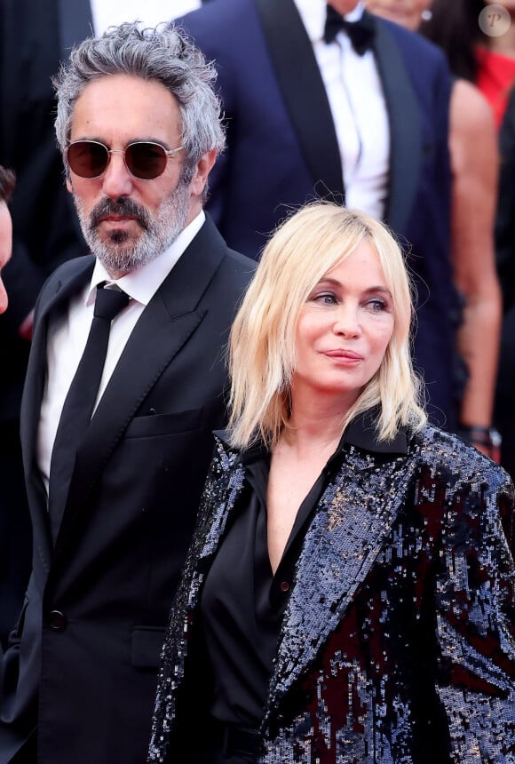 Frédéric Chaudier et sa femme Emmanuelle Béart - Montée des marches du film " La plus précieuse des marchandises " lors du 77ème Festival International du Film de Cannes, au Palais des Festivals à Cannes. Le 24 mai 2024 © Jacovides-Moreau / Bestimage 