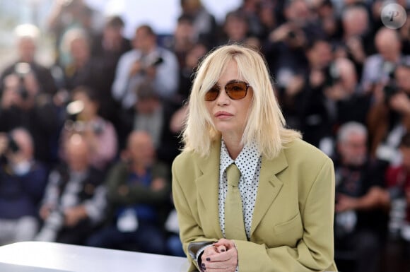 Emmanuelle Béart, co-présidente du jury - Photocall du jury Caméra d'Or lors du 77ème Festival International du Film de Cannes (14 - 25 mai 2024), le 15 mai 2024. © Jacovides / Moreau / Bestimage 