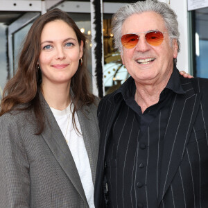 La comédienne a eu sa fille Nelly en 1992, fruit de ses amours passées avec l'acteur Daniel Auteuil. 
Nelly Auteuil et Daniel Auteuil au photocall du film "Le Fil" lors du 38ème festival du film de Cabourg, France, le 14 juin 2024. © Coadic Guirec/Bestimage 