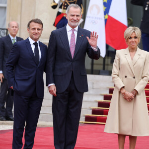 Emmanuel Macron, Felipe VI, Roi d' Espagne, Brigitte Macron - Emmanuel Macron, Président de la République Française, et la Première dame Brigitte Macron, accueillent les chefs d'Etat et de gouvernement présents à Paris pour la cérémonie d'ouverture des Jeux Olympiques de Paris 2024 (JO) © Dominique Jacovides - Pierre Perusseau / Bestimage