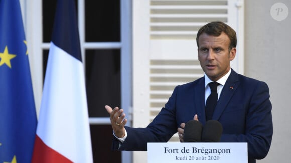 Le Président Emmanuel Macron - Conférence de presse au Fort de Brégançon, à Bormes-les-Mimosas, dans le sud-est de la France, le 20 août 2020. © Christophe Simon / Pool / Bestimage 