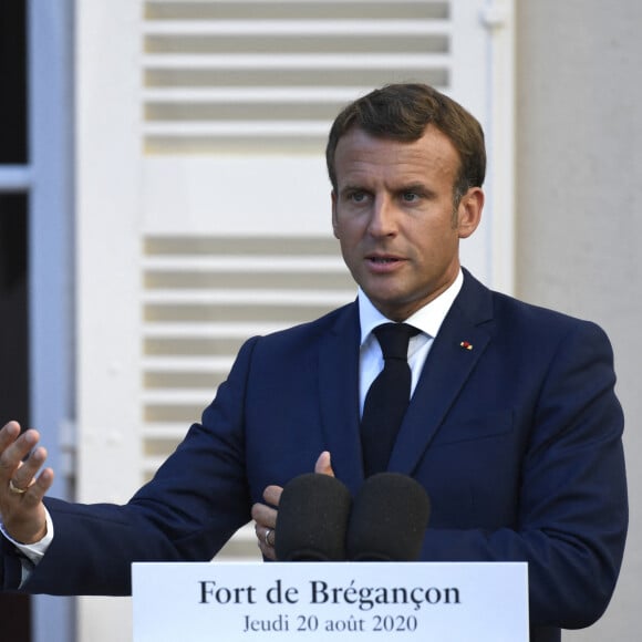 Le Président Emmanuel Macron - Conférence de presse au Fort de Brégançon, à Bormes-les-Mimosas, dans le sud-est de la France, le 20 août 2020. © Christophe Simon / Pool / Bestimage 