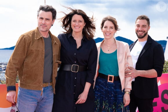 Nicolas Berger-Vachon, Anne Décis, Léa François et Marwan Berreni assistent au photocall de Plus Belle la Vie lors du 5ème Festival de Cannes, le 2 avril 2022 à Cannes. David Nivière/ABACAPRESS.COM